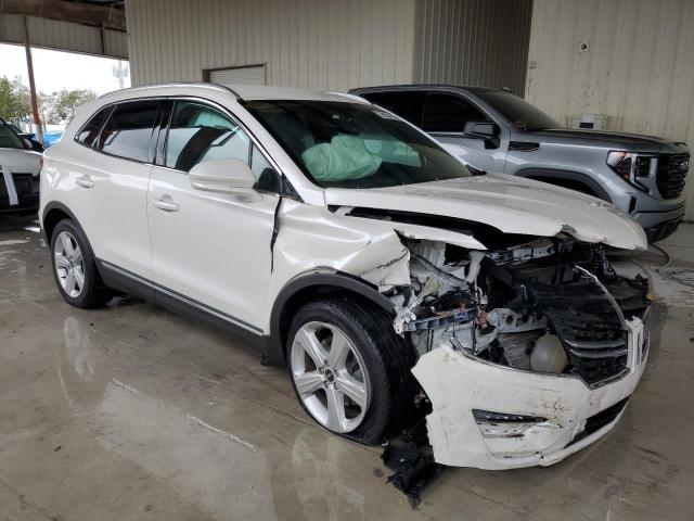 5LMCJ1C95JUL03899 - 2018 LINCOLN MKC PREMIERE WHITE photo 4