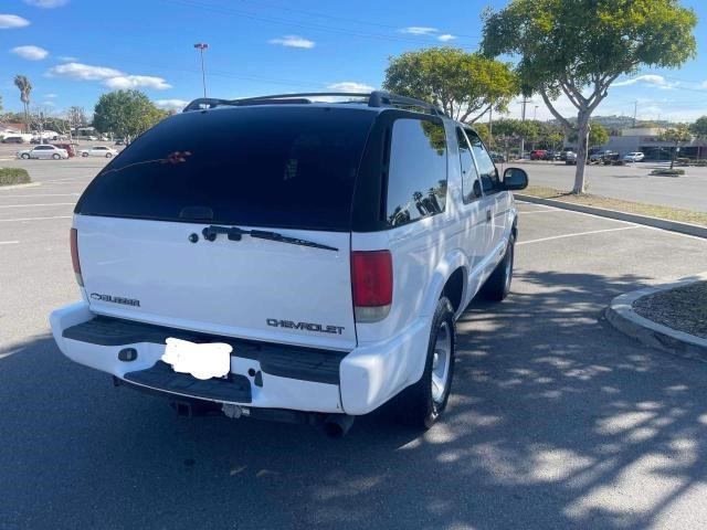 1GNCS18W1WK209743 - 1998 CHEVROLET BLAZER WHITE photo 4