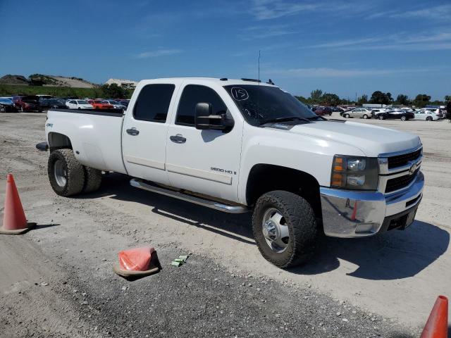 1GCJK33608F138226 - 2008 CHEVROLET SILVERADO K3500 WHITE photo 4