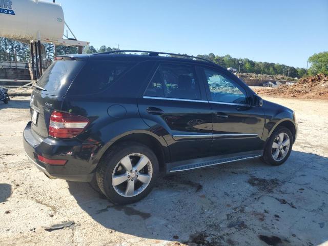 4JGBB8GB6BA676731 - 2011 MERCEDES-BENZ ML 350 4MATIC BLACK photo 3