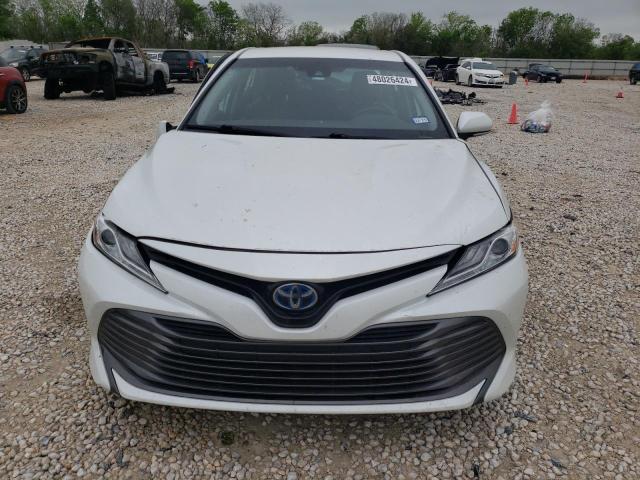 4T1F31AK1LU538030 - 2020 TOYOTA CAMRY XLE WHITE photo 5