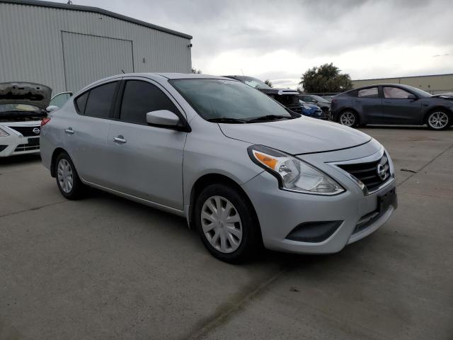 3N1CN7AP6GL865607 - 2016 NISSAN VERSA S SILVER photo 4