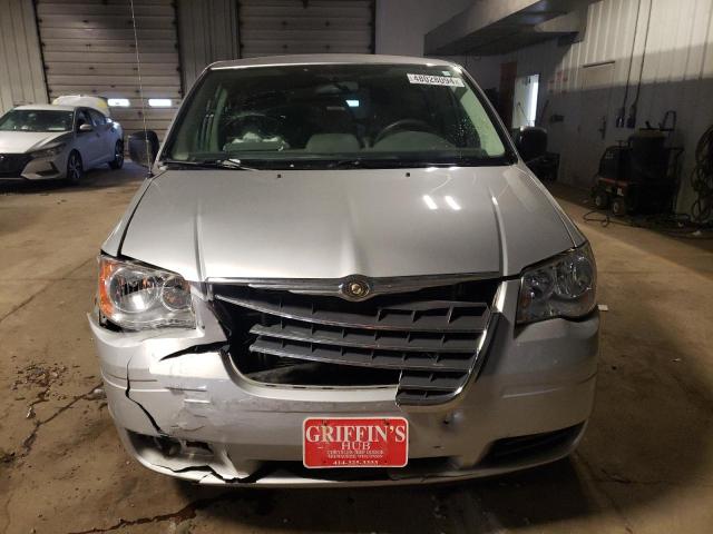 2A4RR2D15AR456279 - 2010 CHRYSLER TOWN & COU LX SILVER photo 5