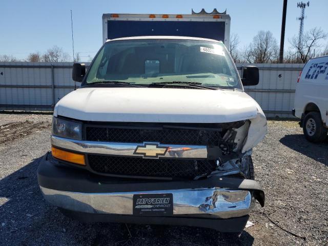 1GB0GRFG9J1307994 - 2018 CHEVROLET EXPRESS G3 TWO TONE photo 5