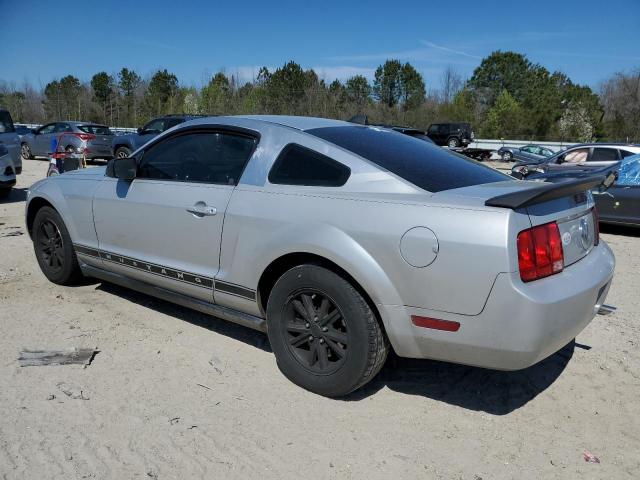 1ZVFT80N975200946 - 2007 FORD MUSTANG SILVER photo 2