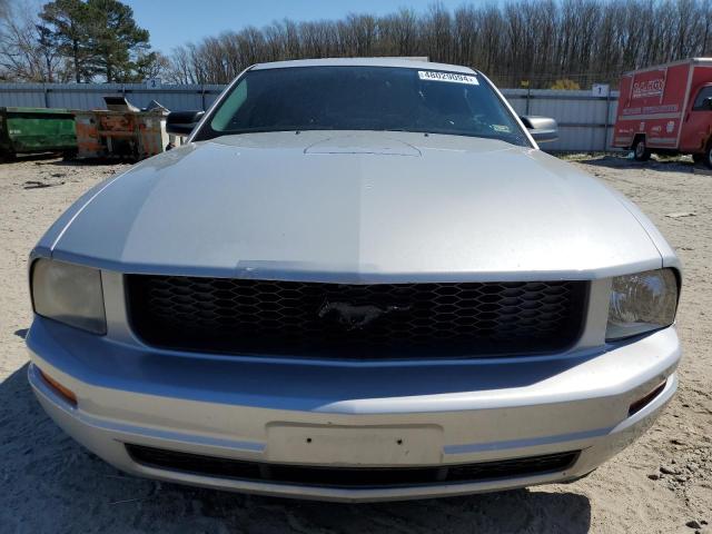 1ZVFT80N975200946 - 2007 FORD MUSTANG SILVER photo 5