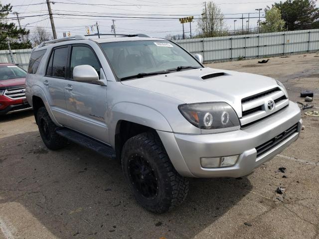 JTEBU14R558051154 - 2005 TOYOTA 4 RUNNER SR5 SILVER photo 4