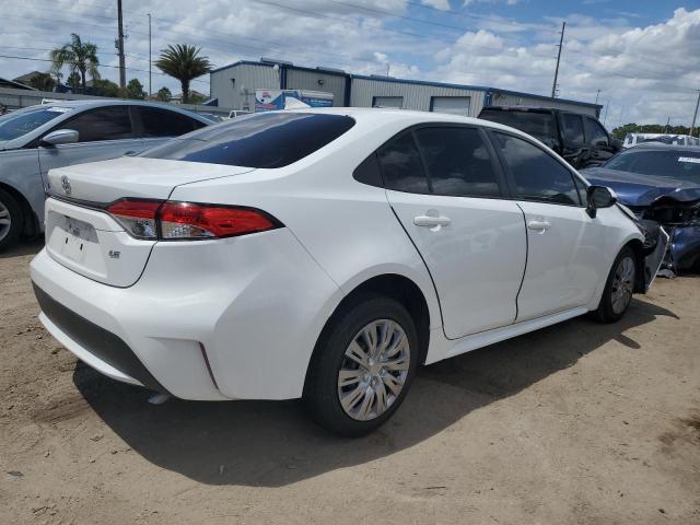 JTDEPRAE9LJ015000 - 2020 TOYOTA COROLLA LE WHITE photo 3