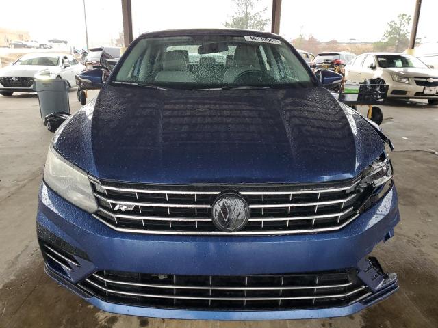 1VWDT7A39HC069643 - 2017 VOLKSWAGEN PASSAT R-LINE Blau Foto 5