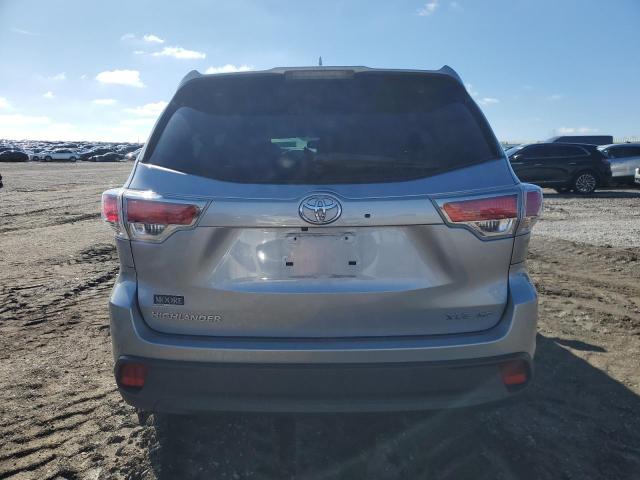 5TDJKRFHXGS503087 - 2016 TOYOTA HIGHLANDER XLE 银色 照片 6