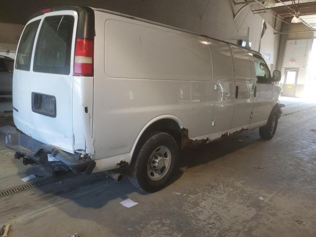 1GCGG29C381223190 - 2008 CHEVROLET EXPRESS G2 WHITE photo 3