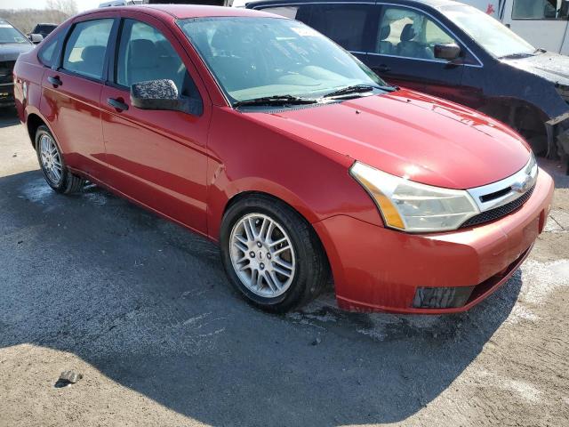 1FAHP3FN8AW225290 - 2010 FORD FOCUS SE RED photo 4