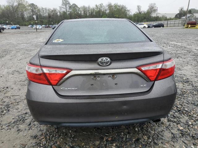 4T1BF1FK6HU615772 - 2017 TOYOTA CAMRY LE GRAY photo 6