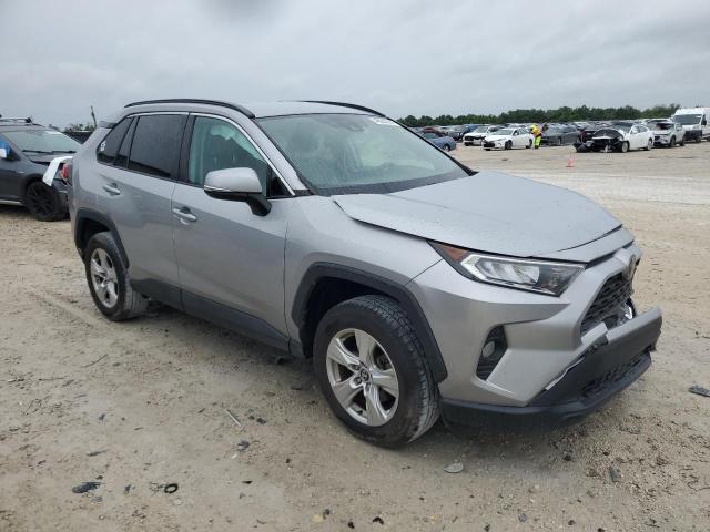 2T3W1RFV5MW114169 - 2021 TOYOTA RAV4 XLE SILVER photo 4