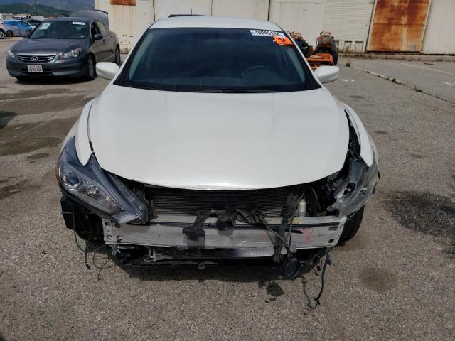 1N4AL3AP7JC106895 - 2018 NISSAN ALTIMA 2.5 WHITE photo 5