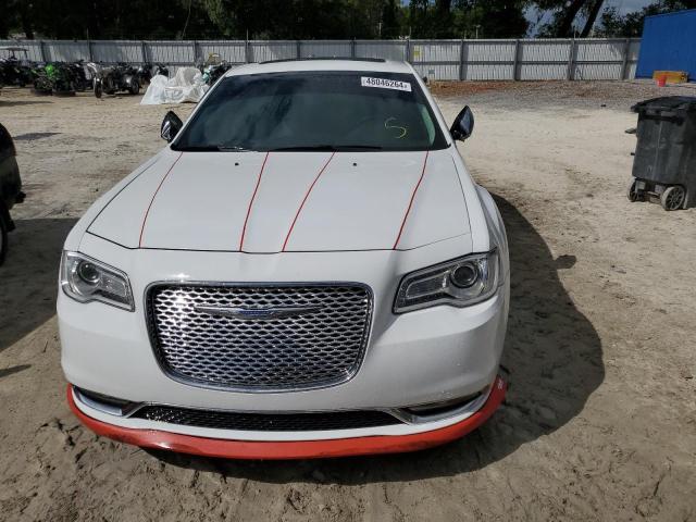 2C3CCAEG9HH564483 - 2017 CHRYSLER 300C WHITE photo 5