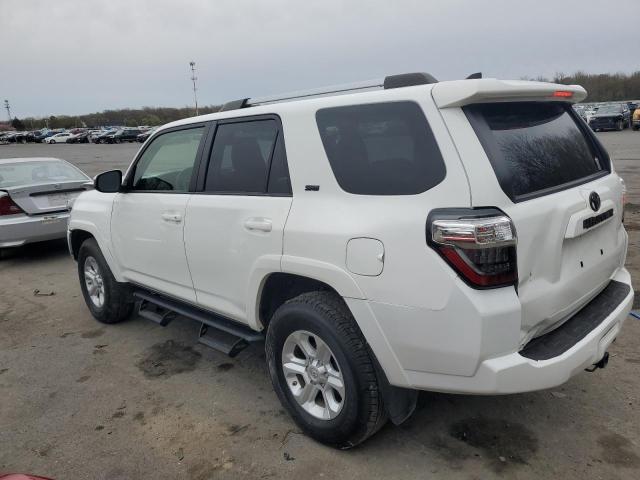 JTEMU5JR3M5878381 - 2021 TOYOTA 4RUNNER SR5/SR5 PREMIUM WHITE photo 2