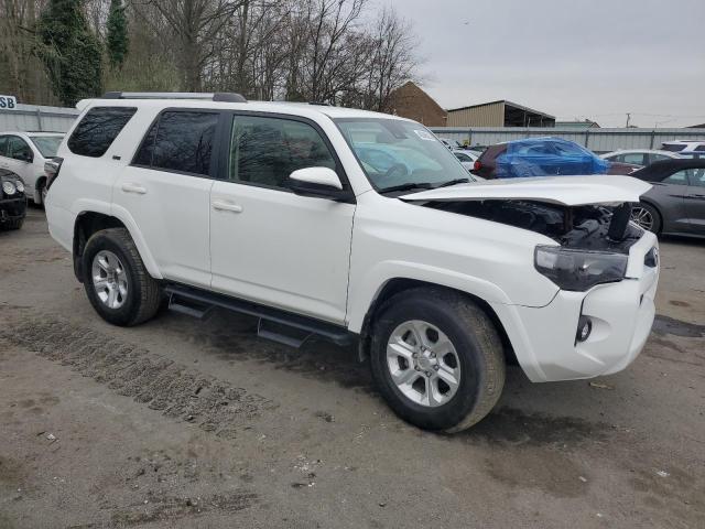 JTEMU5JR3M5878381 - 2021 TOYOTA 4RUNNER SR5/SR5 PREMIUM WHITE photo 4
