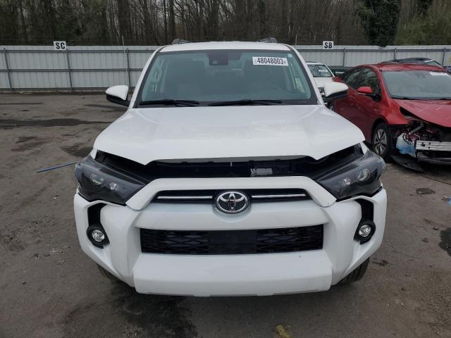 JTEMU5JR3M5878381 - 2021 TOYOTA 4RUNNER SR5/SR5 PREMIUM WHITE photo 5