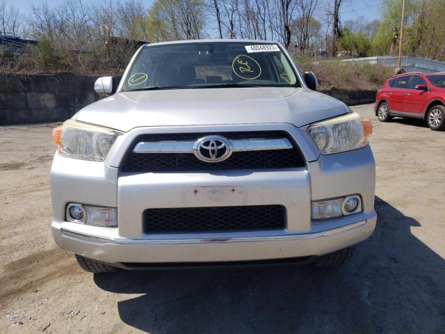 JTEBU5JR4C5097276 - 2012 TOYOTA 4RUNNER SR5 SILVER photo 5