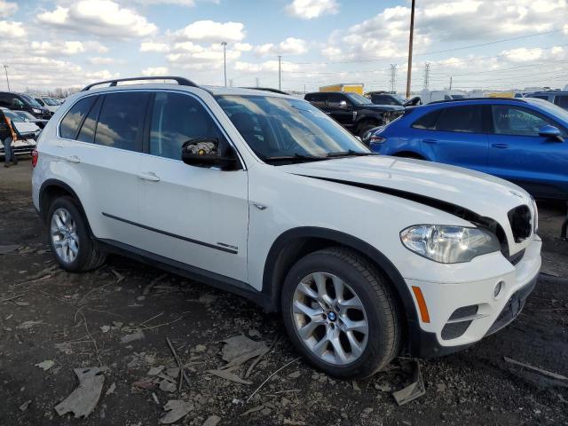 5UXZV4C50D0E01207 - 2013 BMW X5 XDRIVE35I WHITE photo 4