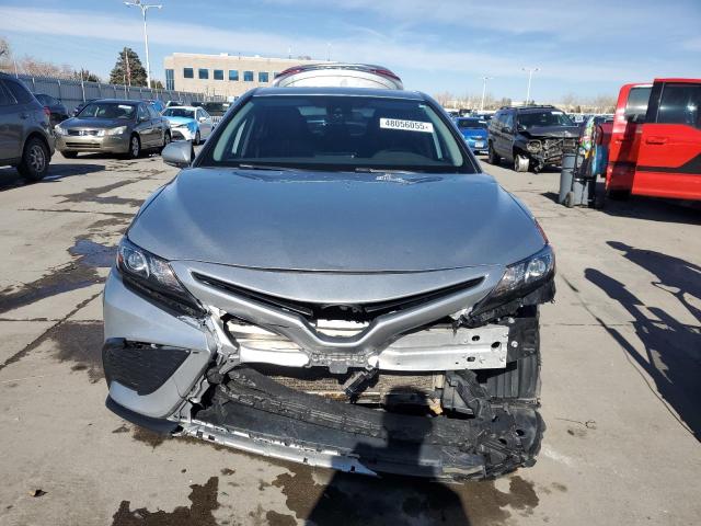 4T1G11AK1PU720925 - 2023 TOYOTA CAMRY SE NIGHT SHADE SILVER photo 5