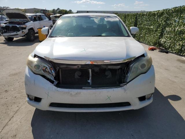 4T1BK3DB6CU471109 - 2012 TOYOTA AVALON BASE WHITE photo 5