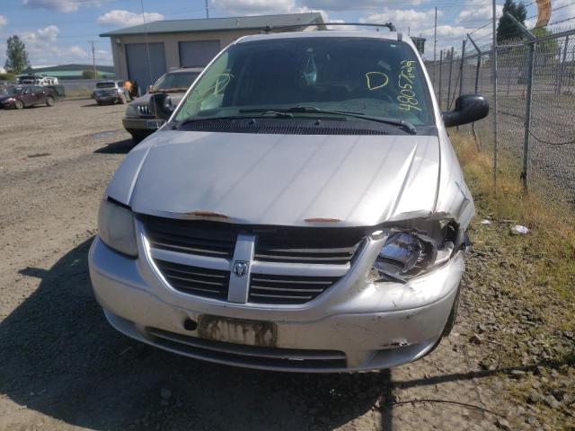 1D4GP45R85B182148 - 2005 DODGE CARAVAN SXT SILVER photo 9