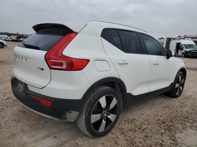 YV4162UKXK2147991 - 2019 VOLVO XC40 T5 MOMENTUM WHITE photo 3