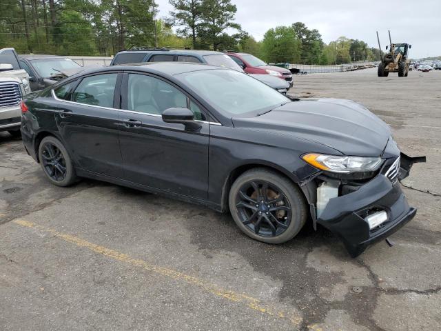 3FA6P0HD3KR246935 - 2019 FORD FUSION SE BLACK photo 4