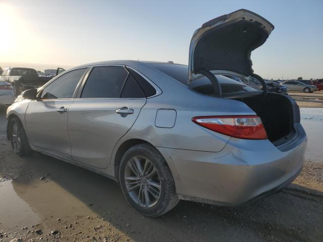 4T1BF1FK6FU042711 - 2015 TOYOTA CAMRY LE SILVER photo 2
