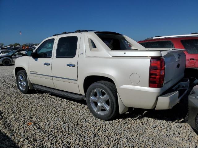 3GNMCGE07CG299598 - 2012 CHEVROLET AVALANCHE LTZ WHITE photo 2