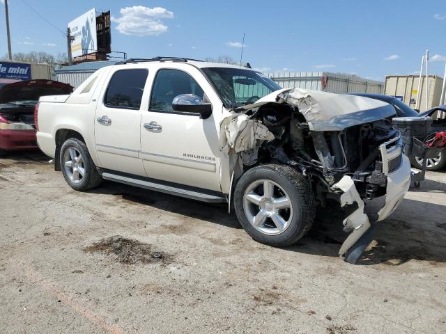 3GNMCGE07CG299598 - 2012 CHEVROLET AVALANCHE LTZ WHITE photo 4