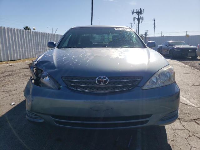 4T1BE32K82U572452 - 2002 TOYOTA CAMRY LE BLUE photo 5