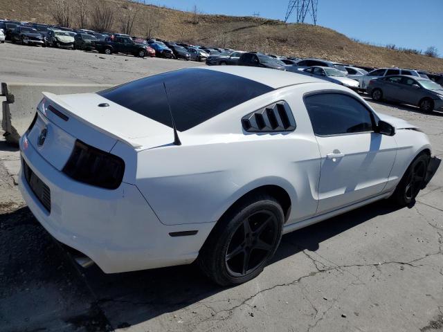 1ZVBP8AM3D5264940 - 2013 FORD MUSTANG WHITE photo 3