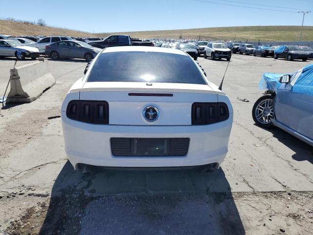 1ZVBP8AM3D5264940 - 2013 FORD MUSTANG WHITE photo 6