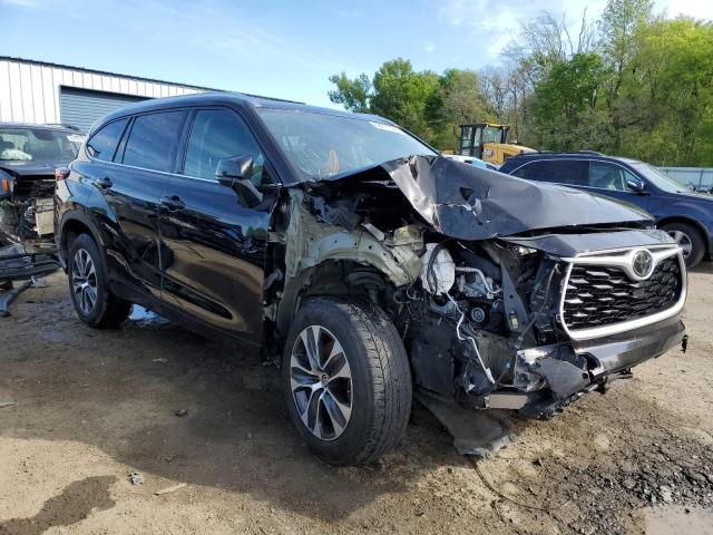 5TDGZRAH6MS040177 - 2021 TOYOTA HIGHLANDER XLE BLACK photo 4