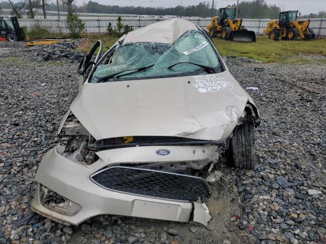 1FADP3F25HL208205 - 2017 FORD FOCUS SE BEIGE photo 5