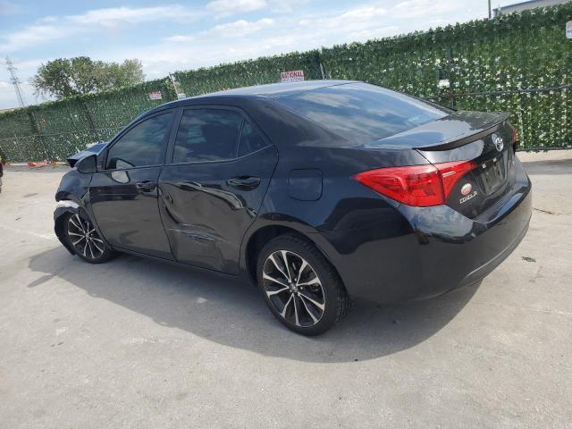 5YFBURHE0JP837579 - 2018 TOYOTA COROLLA L BLACK photo 2