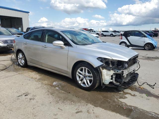 1FA6P0HD5E5381227 - 2014 FORD FUSION SE SILVER photo 4