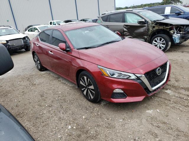 1N4BL4DV1MN351883 - 2021 NISSAN ALTIMA SV RED photo 4