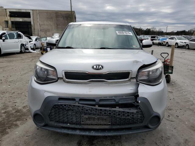 KNDJP3A5XF7772615 - 2015 KIA SOUL + SILVER photo 5