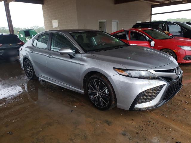 4T1G11AK3PU735345 - 2023 TOYOTA CAMRY SE NIGHT SHADE SILVER photo 4