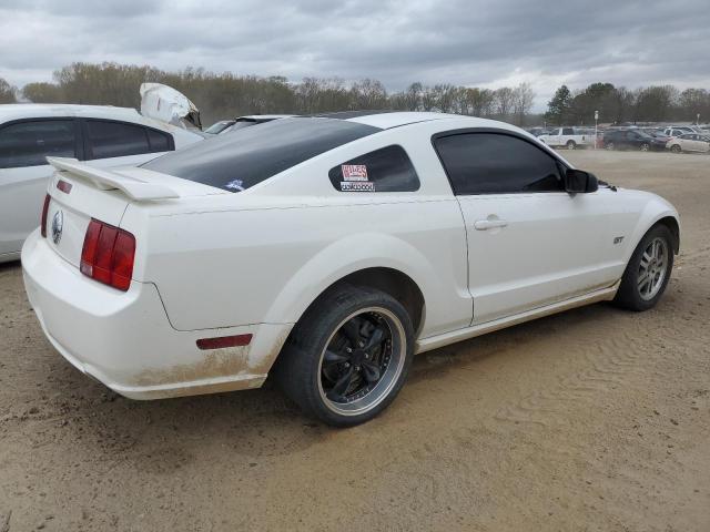 1ZVFT82H555101481 - 2005 FORD MUSTANG GT WHITE photo 3