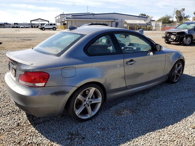 WBAUC9C5XBVM09209 - 2011 BMW 1 SERIES I Grau Foto 3