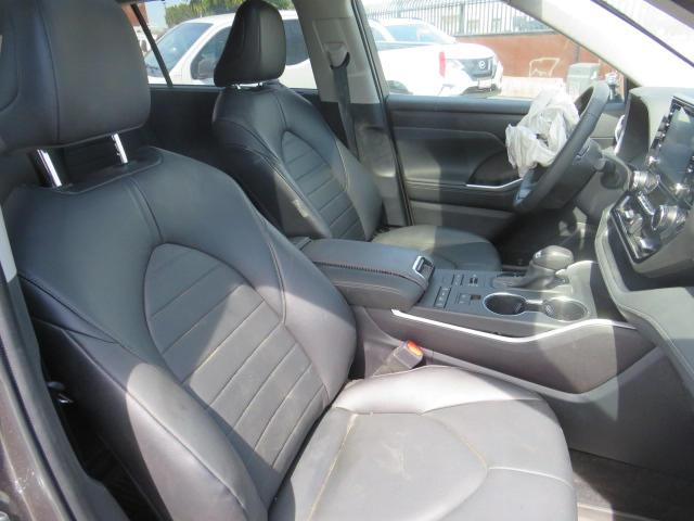 5TDGZRBH3NS587150 - 2022 TOYOTA HIGHLANDER XLE 灰色 照片 5