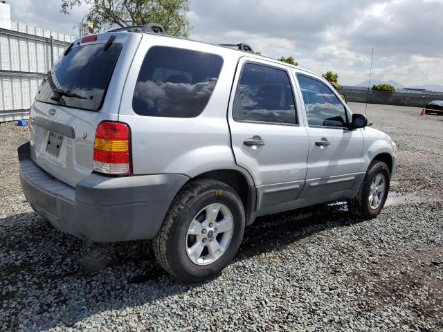 1FMCU03157KA97230 - 2007 FORD ESCAPE XLT SILVER photo 3