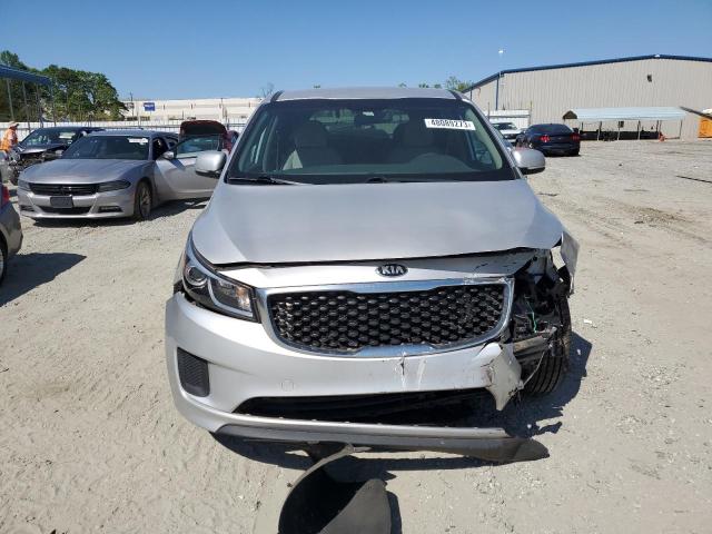 KNDMA5C10J6407752 - 2018 KIA SEDONA L GRAY photo 5