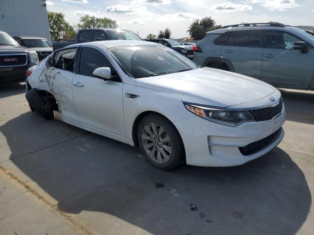 5XXGU4L31JG212857 - 2018 KIA OPTIMA EX WHITE photo 4