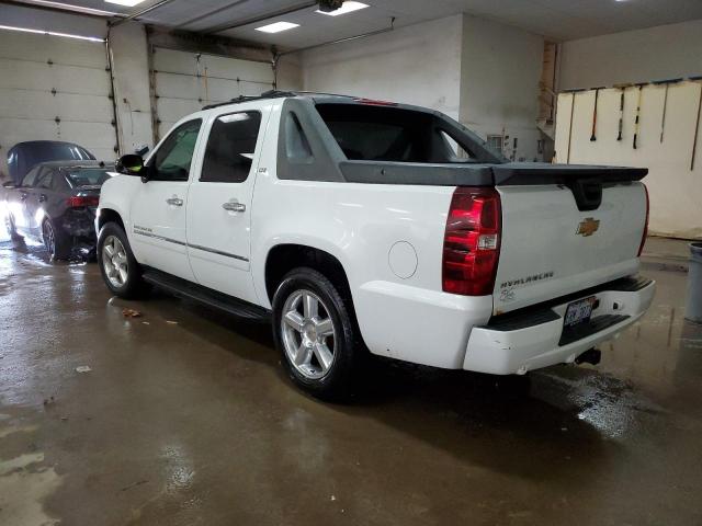 3GNTKGE70CG277972 - 2012 CHEVROLET AVALANCHE LTZ WHITE photo 2